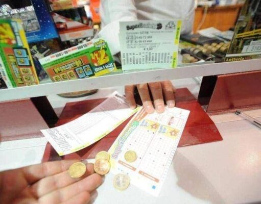Superenalotto, numeri e combinazione vincente di oggi