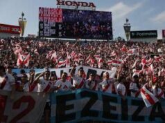 Tifoso del River Plate brucia l’auto, poi con soldi assicurazione vola al Mondiale per Club – Video