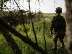 Ucraina, soldati usano reti da pesca per difendersi dai droni russi