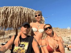 Aurora Ramazzotti in vacanza con Michelle e Eros: “Questione di famiglia”