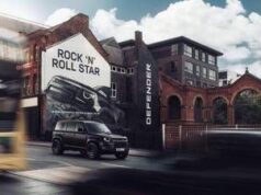 Defender al fianco degli Oasis nel tour mondiale