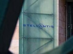 Effetto dazi per Stellantis, scivola a Piazza Affari: 2,3 miliardi di perdite