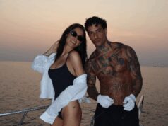 Giulia De Lellis e Tony Effe in vacanza, ma separati. Lei: “Fa bene alla relazione”