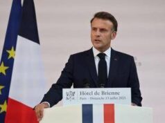 Macron: “Libertà mai così minacciata dal 1945, pace dipende da noi”