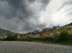 Maltempo al Nord, voli dirottati per forti temporali. Violento nubifragio a Como