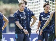 Napoli, De Bruyne come… Maradona: palleggia di stinco e incanta i tifosi