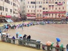 Palio di Siena salta per maltempo, la corsa è rinviata a domani