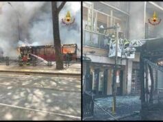 Roma, bus in fiamme sulla Prenestina: vetri rotti e facciata annerita