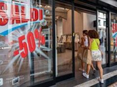 Saldi, come i negozi spingono gli acquisti puntando al cervello (e al cuore) degli italiani