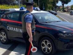 Treviso, non si ferma ad alt carabinieri e finisce contro un albero: morto 23enne