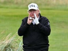 Trump ‘bara’ a golf? Un video mostra l’aiutino al presidente