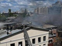 Ucraina, Russia non ferma le bombe: almeno 25 morti nei raid. Cremlino risponde a Trump