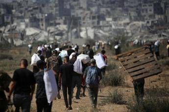 “Alcune foto di fame a Gaza fabbricate con Hamas, immagini tra fiction e realtà”: l’inchiesta dei media tedeschi