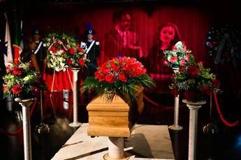 Baudo, aperta la camera ardente al Teatro delle Vittorie