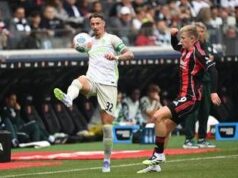 Bundesliga, imbarazzo in tv dopo la partita: i giocatori scambiano maglia, la giornalista li confonde