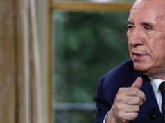 Francia, opposizione attacca Bayrou: “Ridicolo, miserabile, un naufragio”