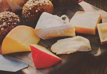 Listeriosi, ondata di casi in Francia: 2 morti. Maxi richiamo di formaggi