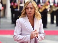 Meloni su foto di Kirk a testa in giù: “Non ci facciamo intimidire”