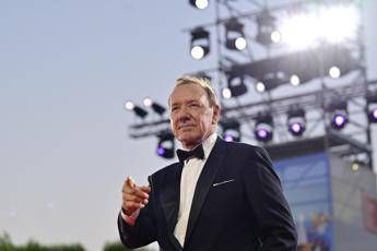 Mostra del Cinema, il ritorno di Kevin Spacey sul red carpet: “Amo Venezia”