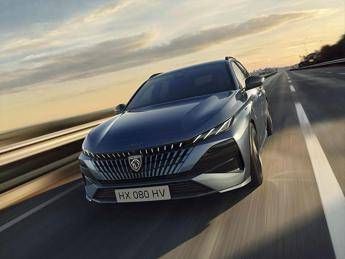 Nuova Peugeot 308 2025: look futuristico e interni digitalizzati