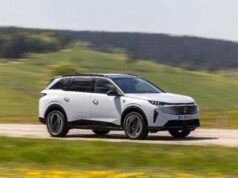 Peugeot E-5008 325 Dual Motor: prestazioni elevate per il SUV 7 posti full electric