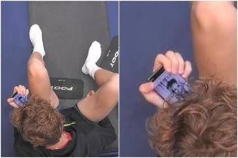 Sinner, i tifosi ‘sbirciano’ lo sfondo del telefono: “È Laila Hasanovic?”