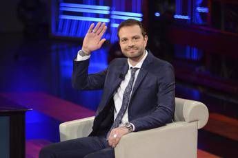 Addio a Paul Baccaglini, l’ex inviato delle Iene è morto a 41 anni: ipotesi suicidio