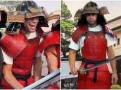 Alcaraz con armatura e spada: a Tokyo il nuovo look da samurai