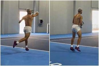 Alcaraz, ritorno in campo con… i nuovi capelli biondi