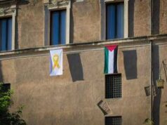 Bandiera Palestina sul Campidoglio, il Comune di Roma: “Accanto fiocco giallo per ostaggi”