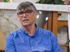 Caivano, minaccia a don Patriciello durante la messa. Meloni: “Gesto vigliacco”