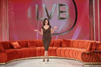 Caterina Balivo confessa a La volta buona: “Massacrata di critiche dopo il parto”