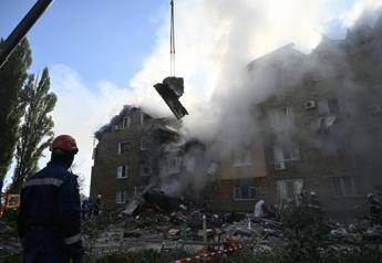 Maxi attacco russo sull’Ucraina: droni e missili su Kiev, colpite diverse città
