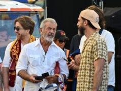 Mel Gibson tifa Roma, la star all’Olimpico con sciarpa giallorossa