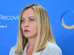 Meloni: “Armani ha ispirato il mondo intero”. Mattarella: “Maestro di stile”