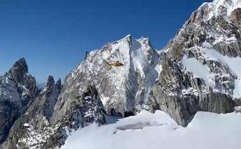 Monte Bianco, alpinista precipita per 150 metri