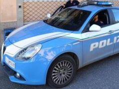 Non gli permette di giocare alle slot, baby gang ‘in rosa’ aggredisce titolare bar