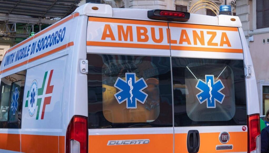 Rimini, scontro tra scooter e auto: morta una 18enne