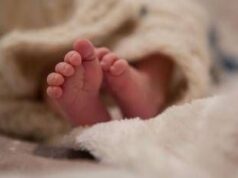 Roma, bimbo 4 mesi trovato privo di sensi dai genitori muore all’arrivo in ospedale