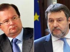Salvini: “Saluto ad ambasciatore russo? Preferisco stretta di mano a sguardo rabbioso”. Opposizioni all’attacco