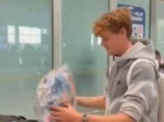 Sinner arriva in Cina, ad accoglierlo c’è… un cuscino