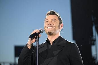 Tiziano Ferro annuncia il tour negli stadi nel 2026: biglietti e date