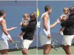 Us Open, Alcaraz stringe la mano a… baby Musetti