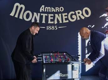 Amaro Montenegro celebra l’amicizia, Spalletti e Totti insieme nel nuovo spot