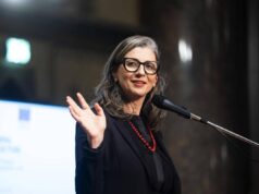 Assalto a La Stampa, Albanese: “Condanno ma sia monito”. Meloni: “Giustificare è grave”