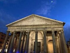 Cade dal muro del Pantheon, morto turista giapponese