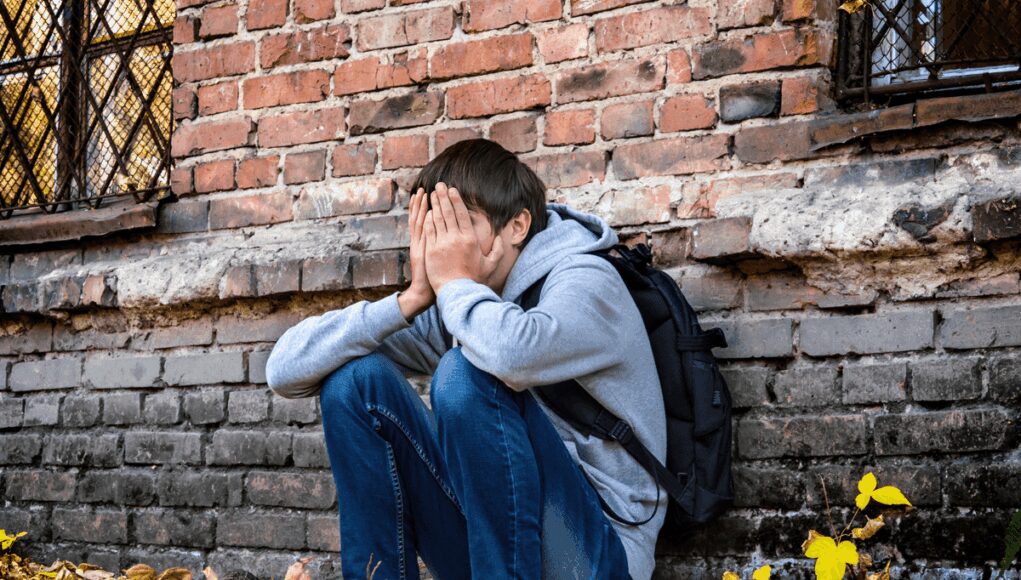 Dissociazione, il meccanismo (di difesa) che colpisce sempre più adolescenti