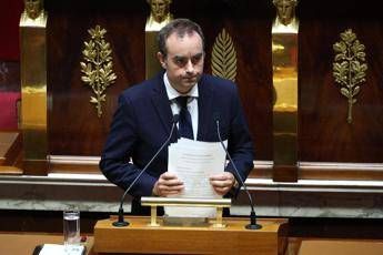 Francia, Lecornu: “Riforma delle pensioni sospesa fino alle presidenziali”