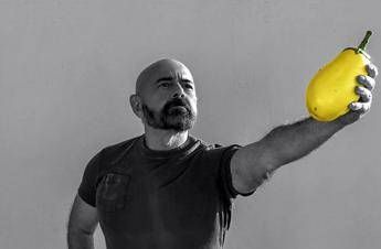 Il graffio musicale di Peppi Nocera: ‘Mi fanno male i capelli’ e la sinistra a Capalbio