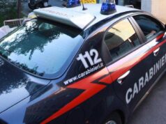 Milano, pedina ovunque la moglie con il Gps e tenta di darle fuoco: arrestato 46enne